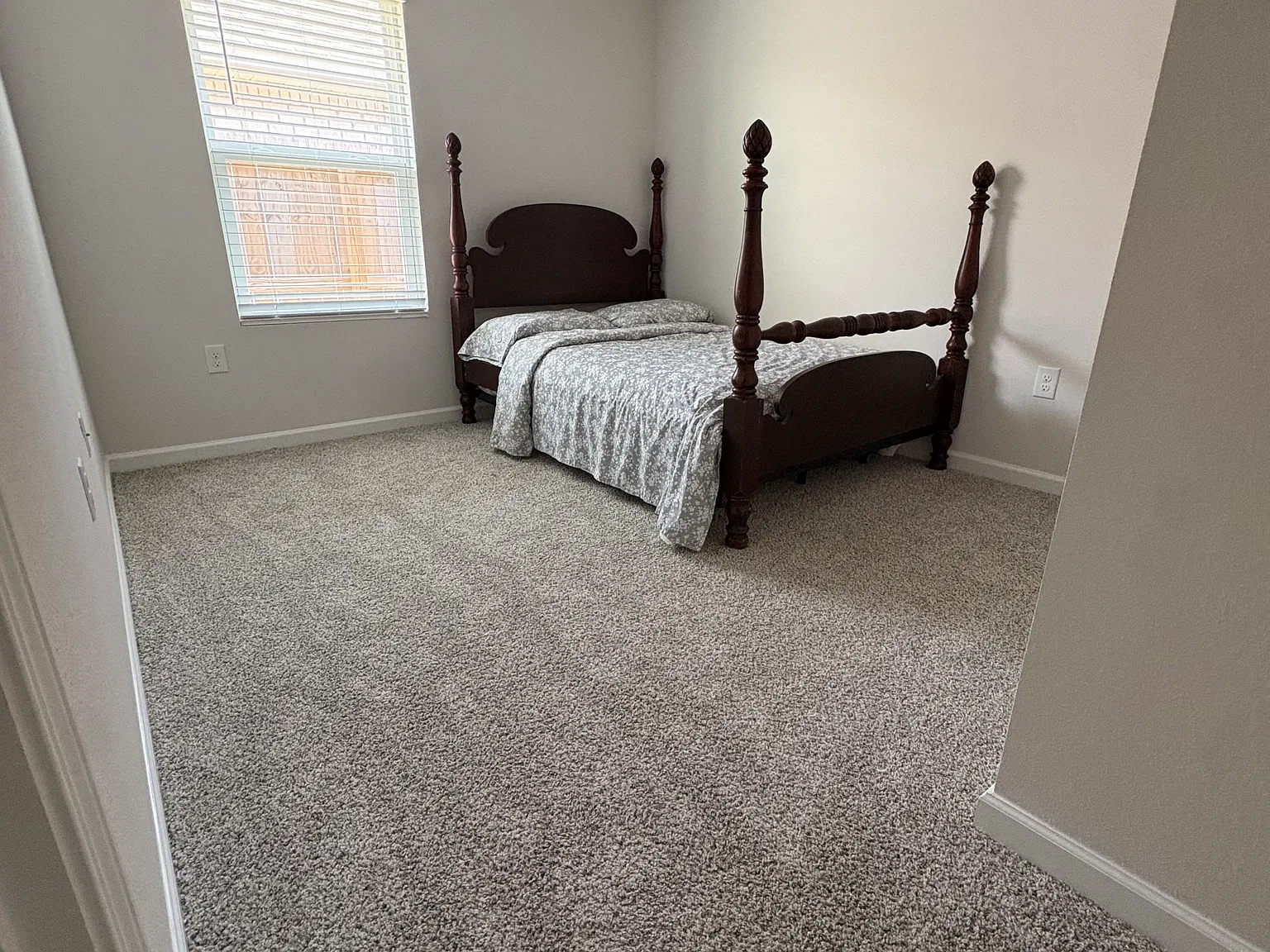 5 bed, 2012 sqft, $2,750 — Photo 4