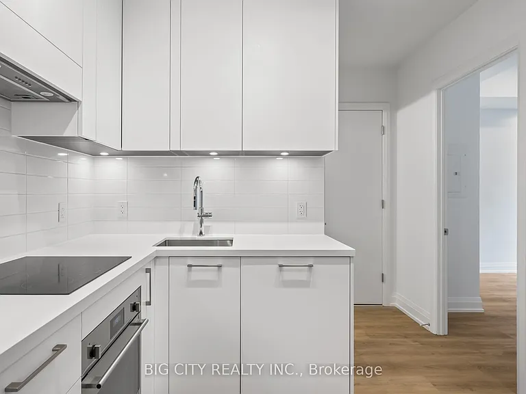 36 Brentcliffe Rd #201 — Photo 11