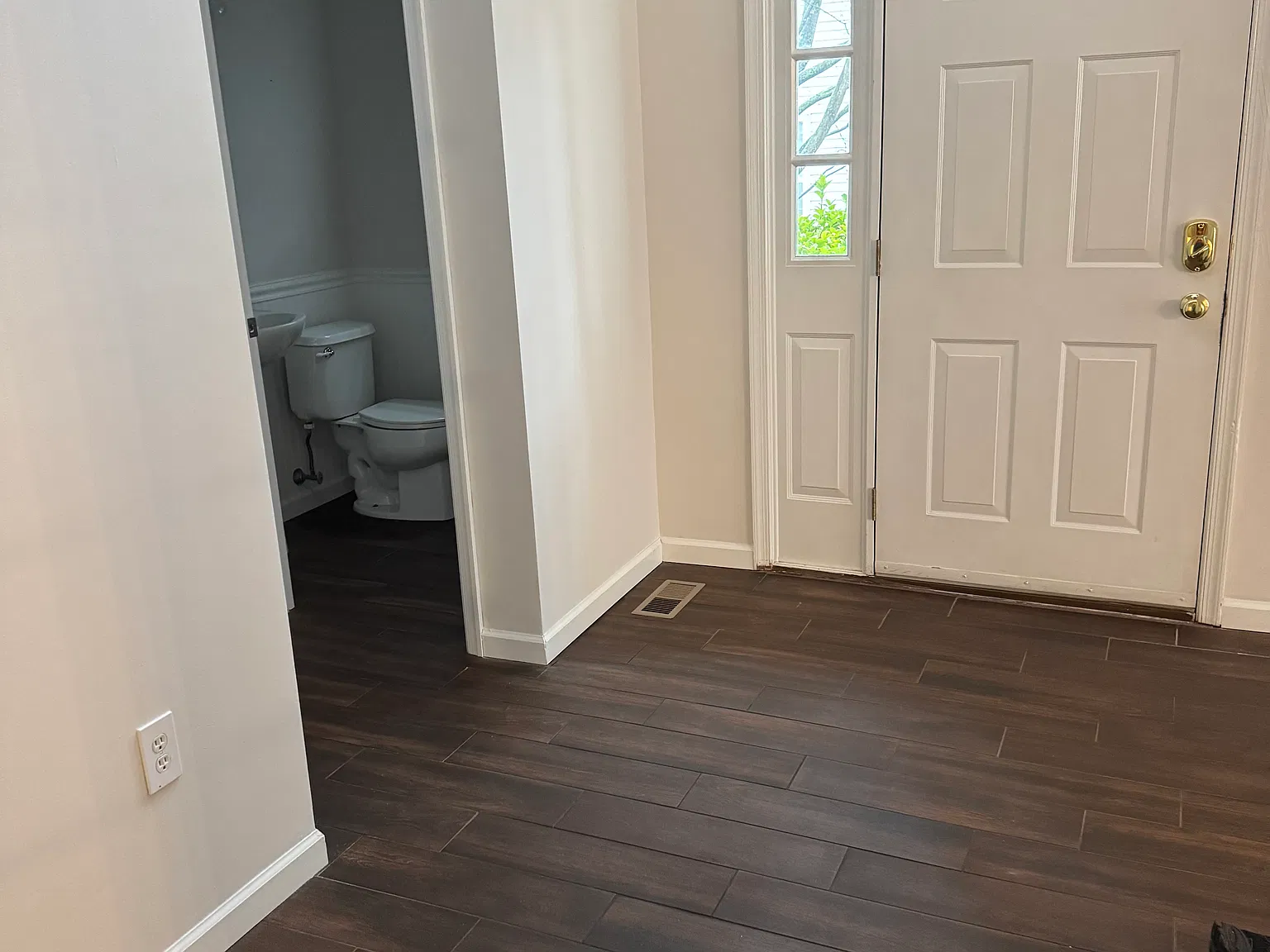 4 bed, 2.5 bath, 2584 sqft, $2,895 — Photo 4