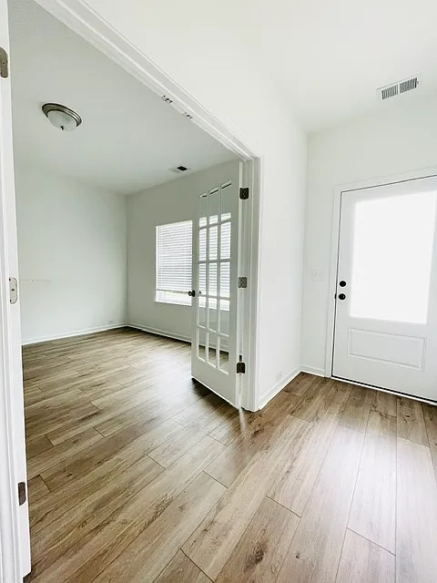 4 bed, 2.5 bath, 2372 sqft, $2,750 — Photo 3