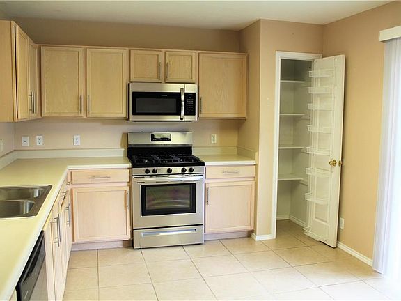 5th image of 106 Stanford Dr