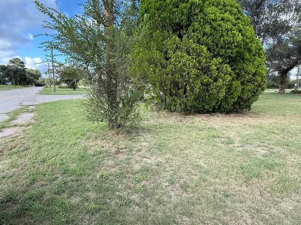 602 E 2nd St, Watonga, OK 73772