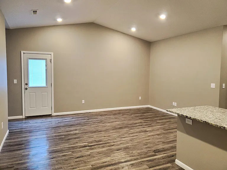414 S Longbranch Dr — Photo 4