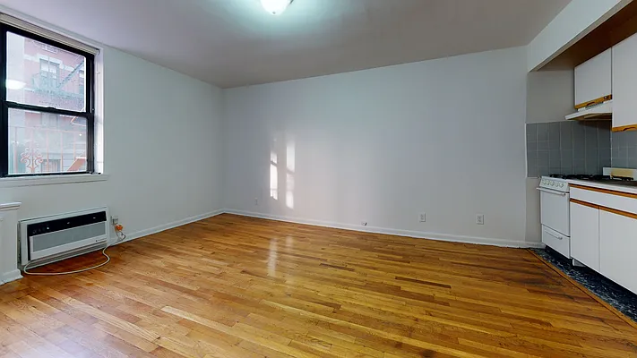 Rented by Bond New York | media 20