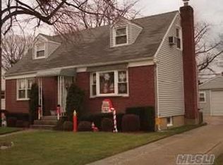 357 Newport Rd, Uniondale, NY 11553