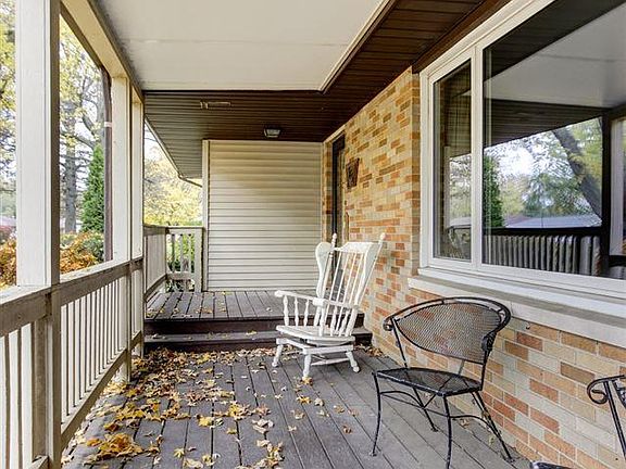 3rd image of 383 E Fernwood St