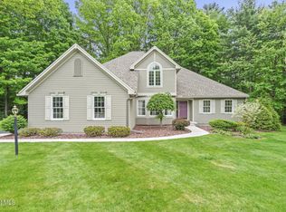 6 Ashley Pl, Saratoga Springs, NY 12866
