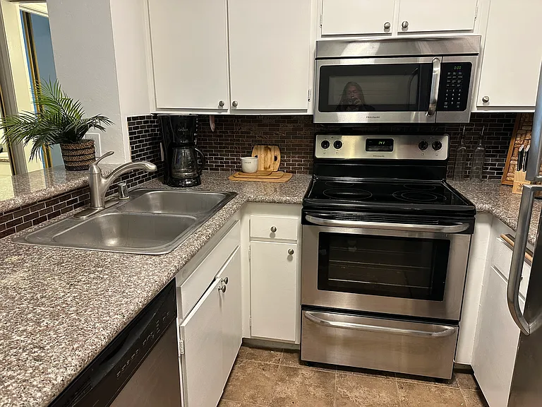 Kitchen - stainless steel appliances
