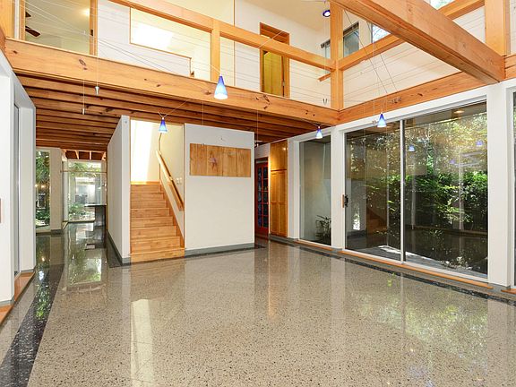 4th image of 307 College Blvd