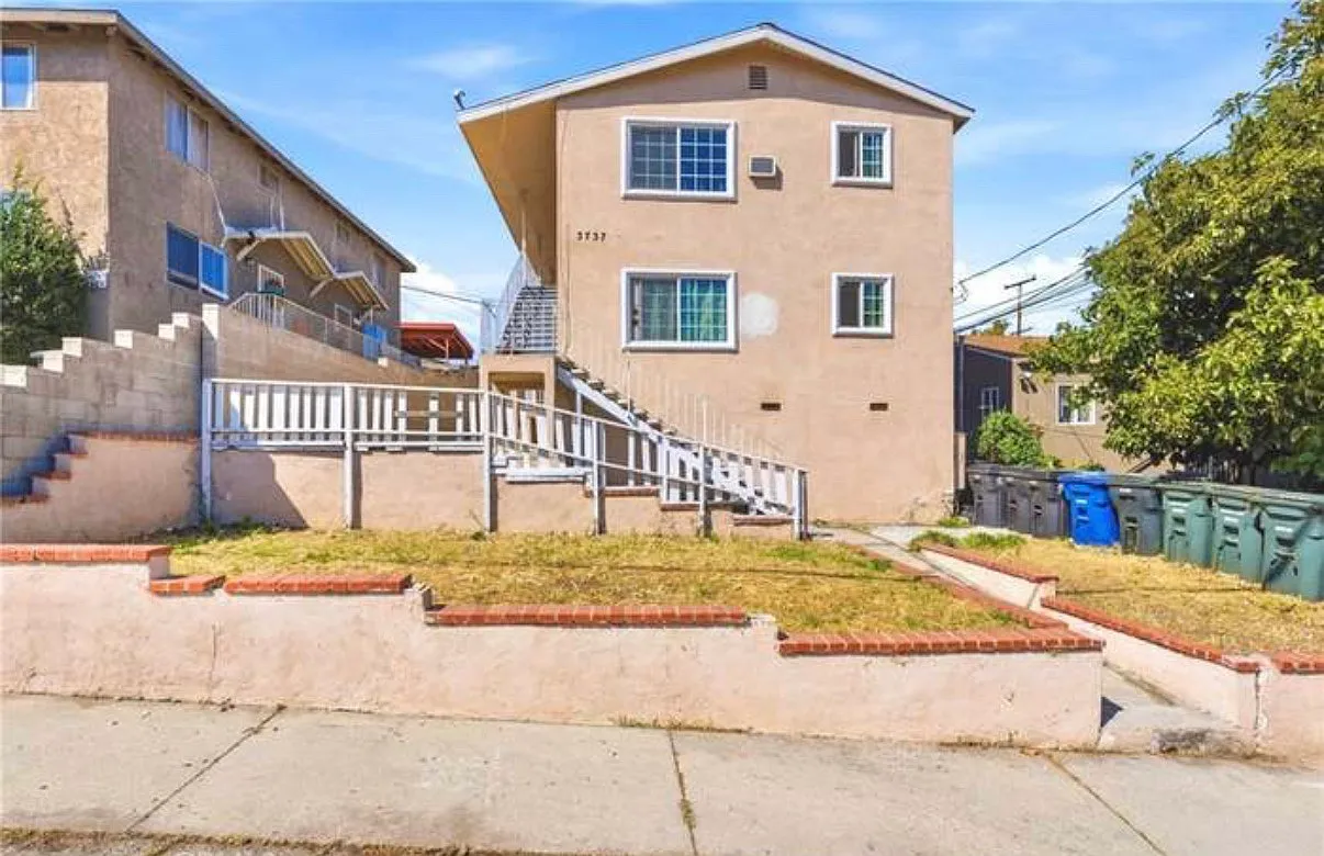 3737 Whiteside St — Photo 1