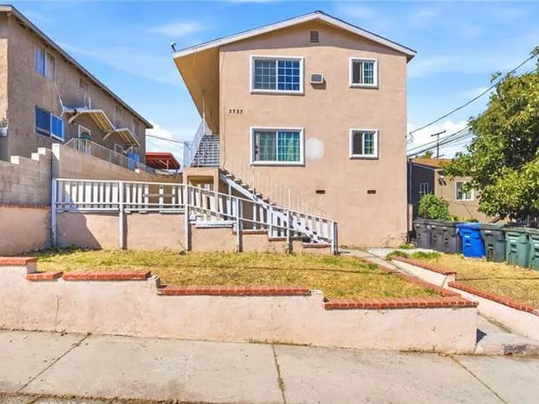 3737 Whiteside St — Photo 1