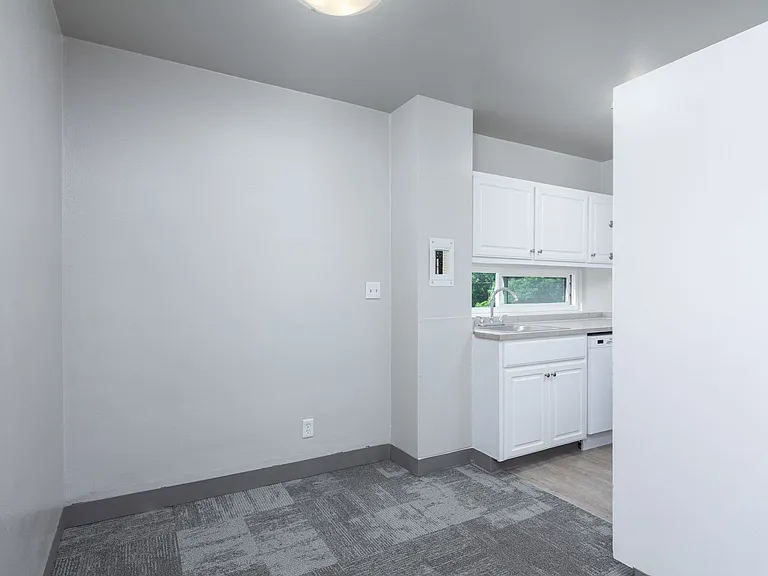 The Lee Apartments — Photo 44