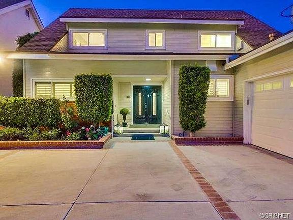 3rd image of 12961 Chandler Blvd