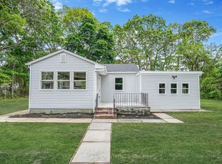 60 Westminster Dr, Shirley, NY 11967