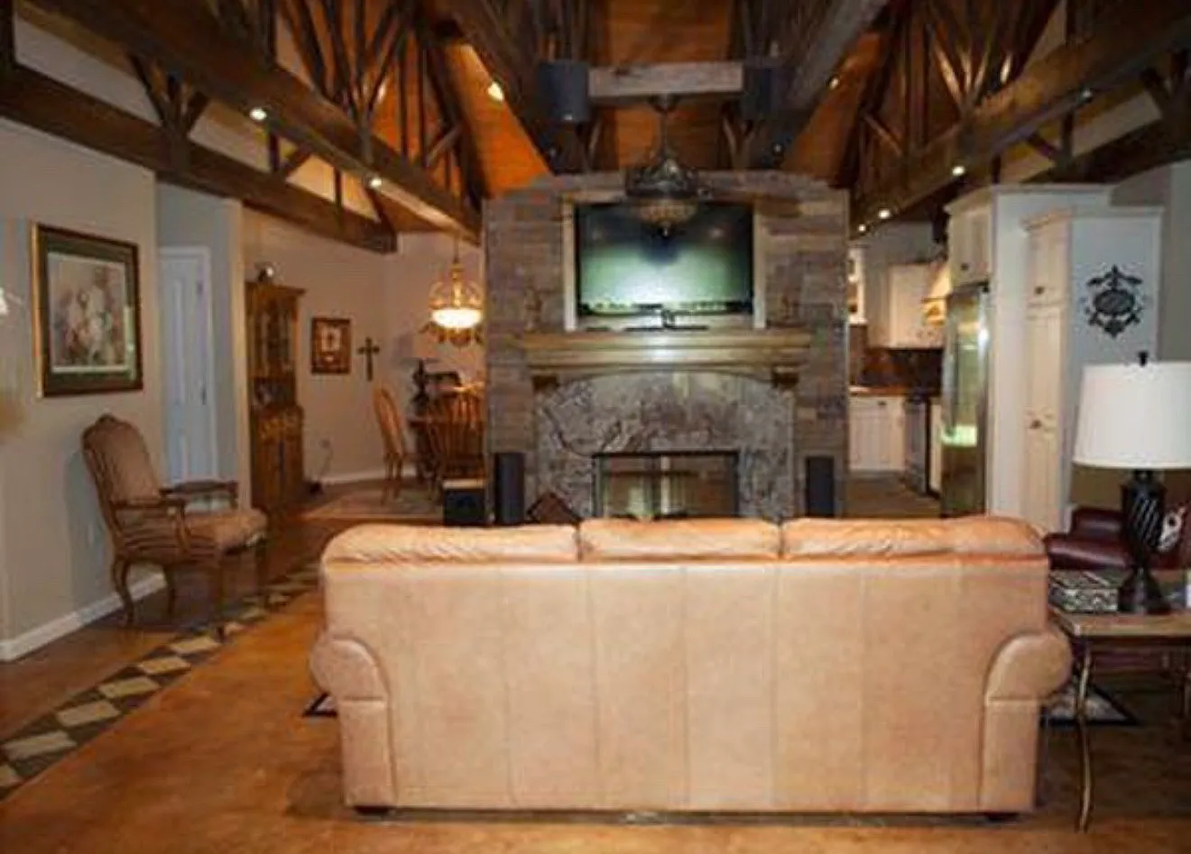3 bed, 2500 sqft, $2,200 — Photo 3