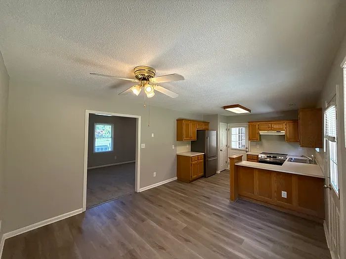 3211 Karen Ln — Photo 9