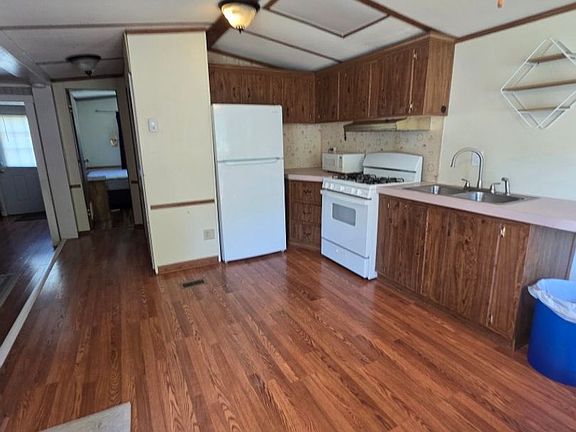 4th image of 338 Ralph Tatham Rd
