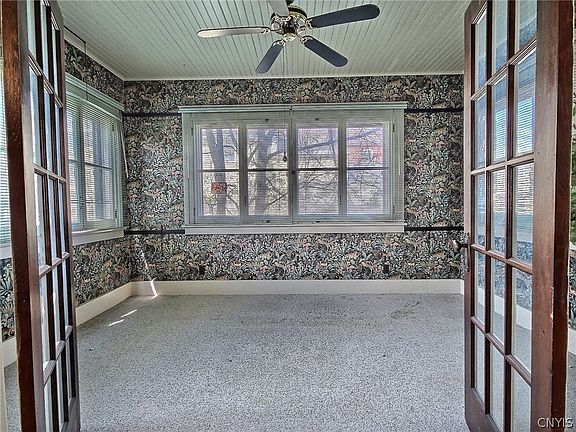 5th image of 208 W Embargo St
