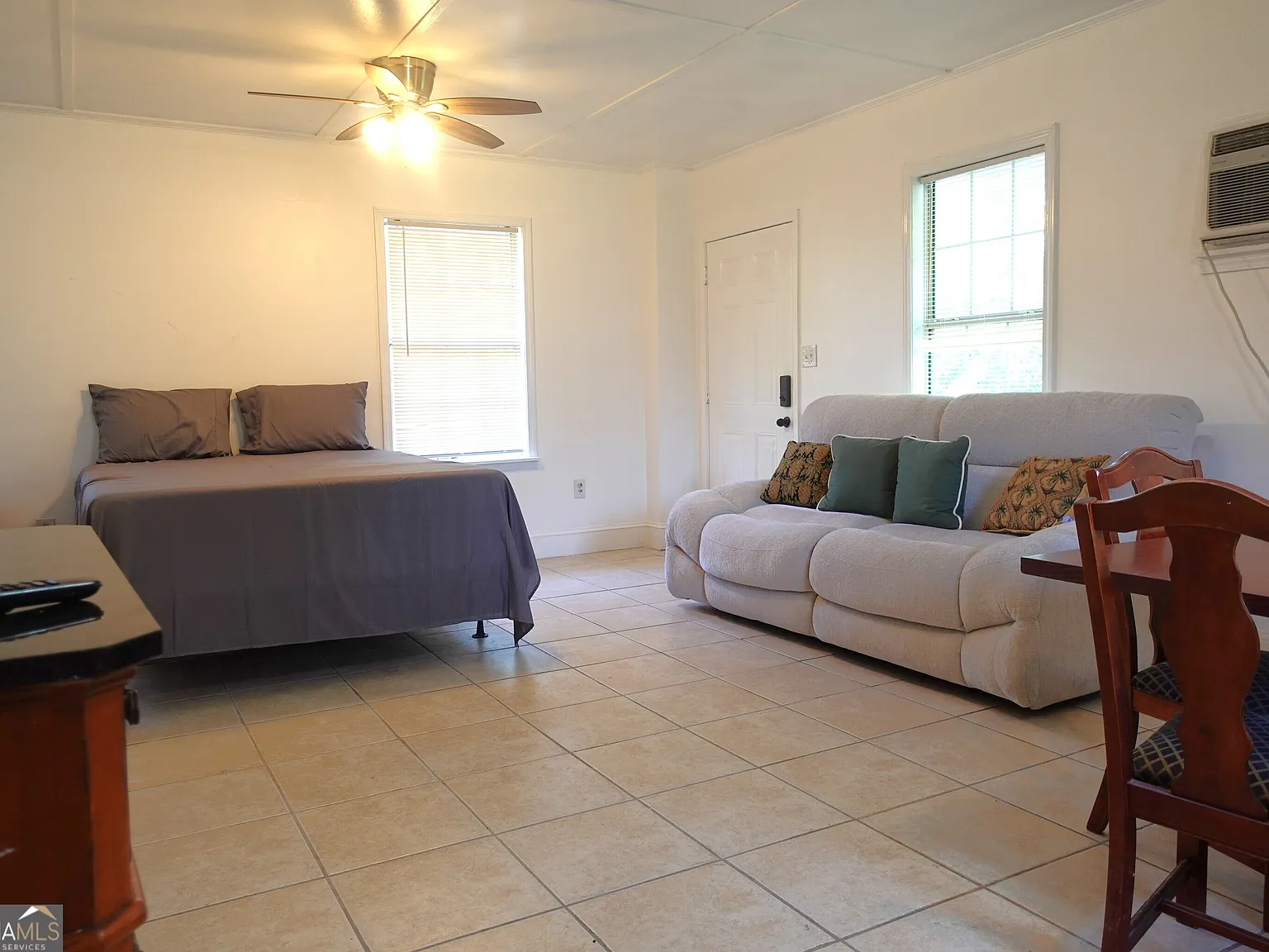 1 bed, 1.0 bath, 400 sqft, $975 — Photo 2