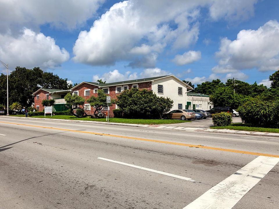 2nd image of 447 NE 125th St APT 24