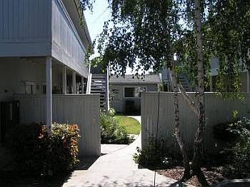 2nd image of 410 5th St APT 105