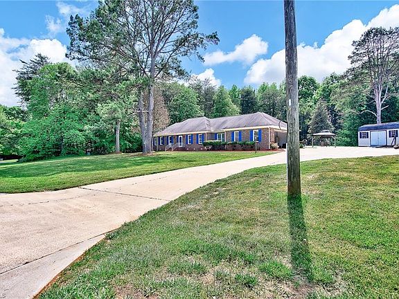 3rd image of 104 Timberlake Dr