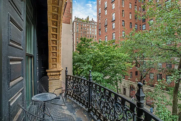 Rented by Douglas Elliman | media 21