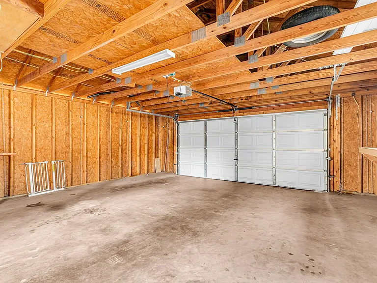 16 Bushwood Dr — Photo 42