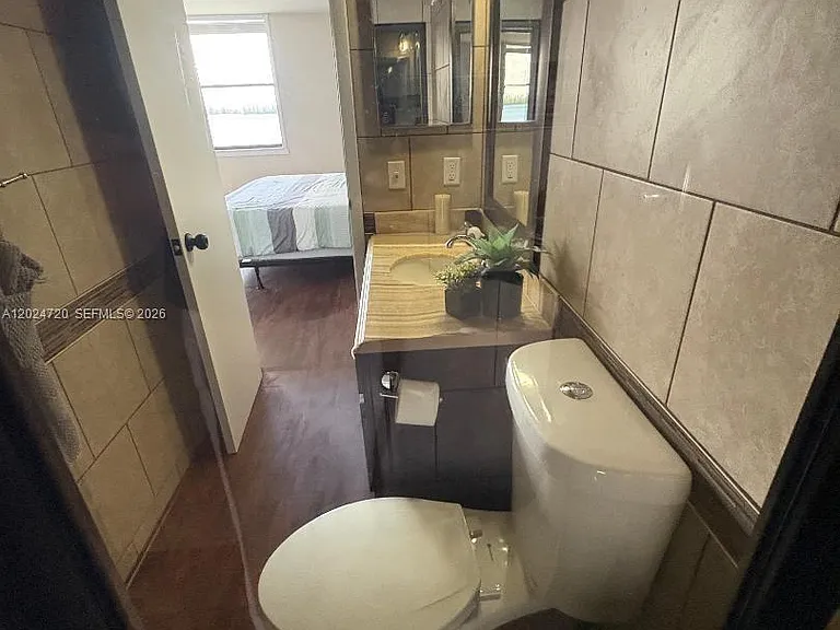 111 Lake Emerald Dr #302 — Photo 23
