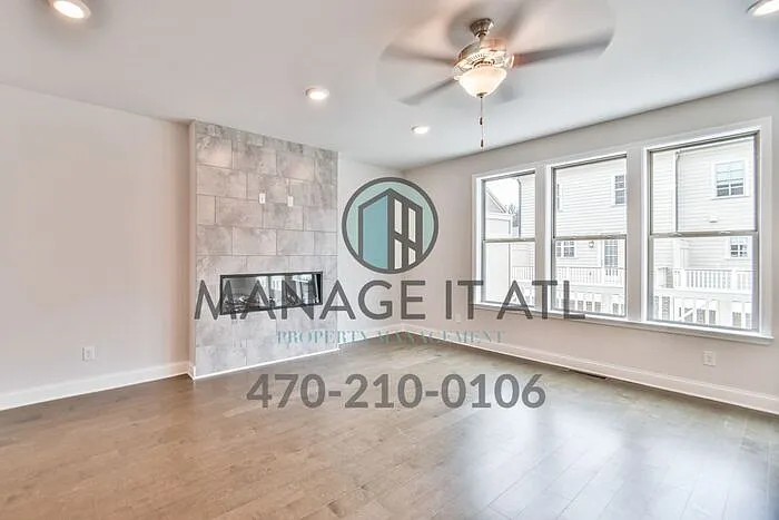 4 bed, 3.5 bath, 2500 sqft, $3,399 — Photo 3