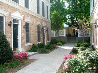 26 Mariners Walk, Oyster Bay, NY 11771