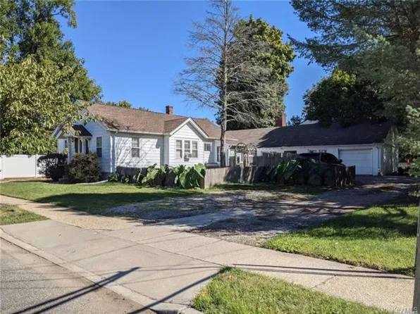 1105 Bellmore Rd, Bellmore, NY 11710