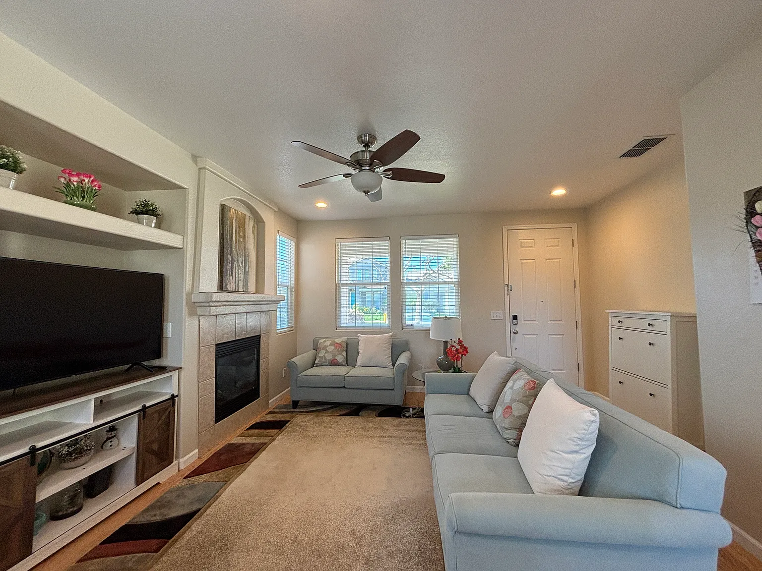 3 bed, 1241 sqft, $2,750 — Photo 3