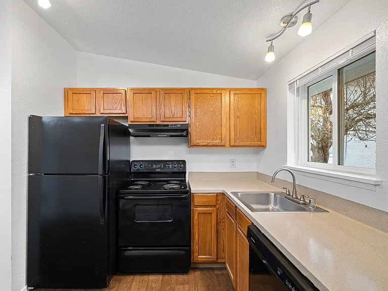 Manhattan Apartments - Normandy Park — Photo 26