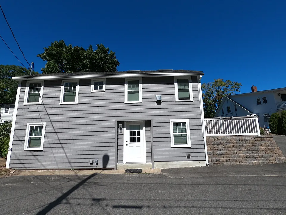 Cottage St