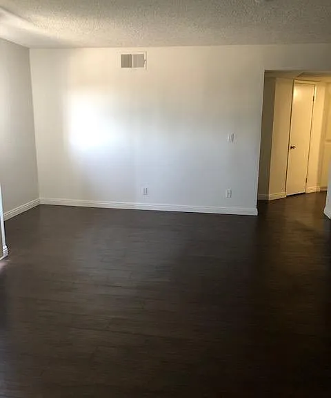 13719 Oxnard St. — Photo 6