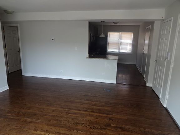 3rd image of 6433 N Damen Ave APT 3W