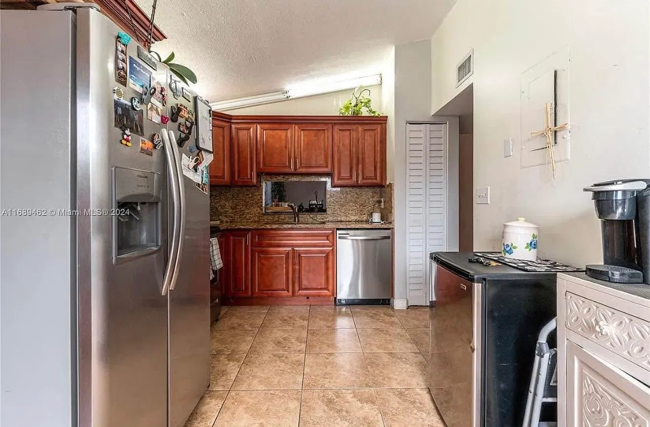 2 bed, 1136 sqft, $2,300 — Photo 4