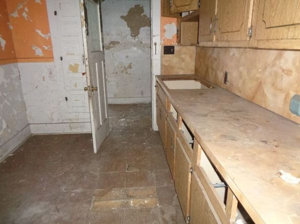 detroit-michigan-88436875 picture