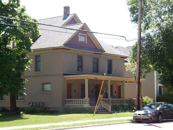 936 Wealthy SE