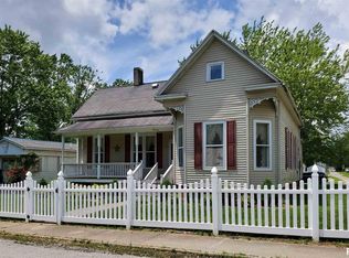 306 S Locust St, Mcleansboro, IL 62859