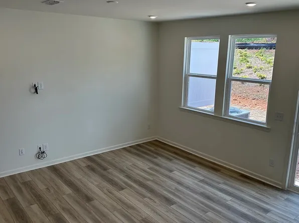 169 Parker Ln, Mebane, NC 27302