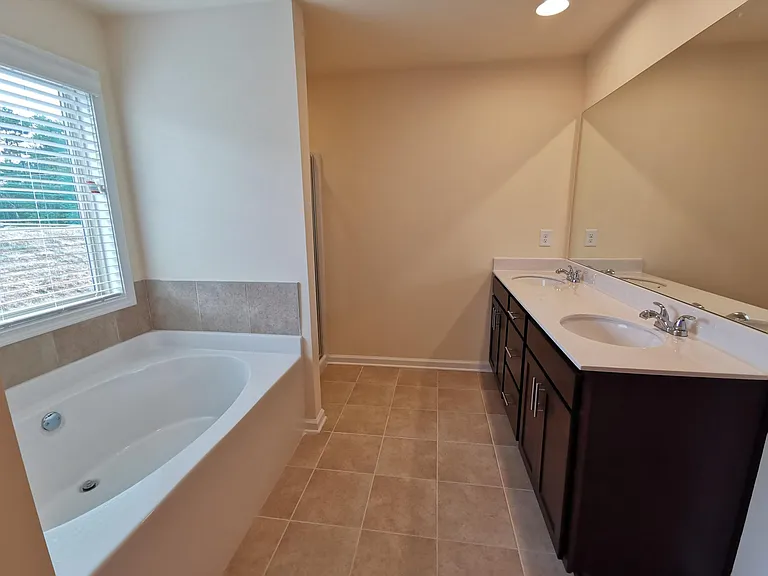 4425 Almanor Cir — Photo 15