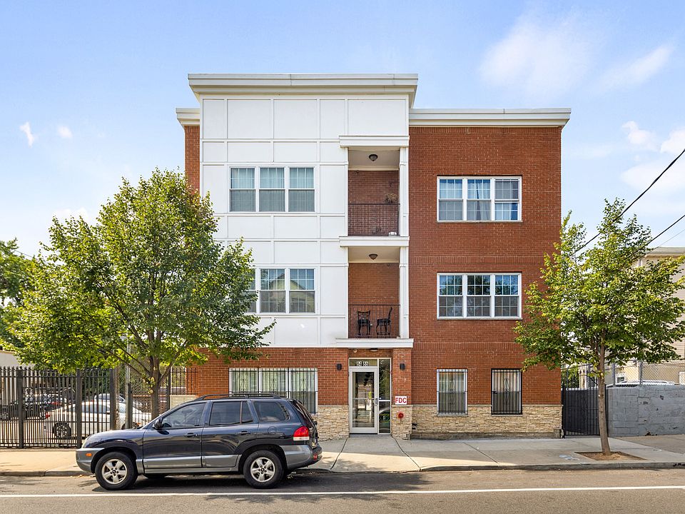 2nd image of 84-86 Astor St #4423508
