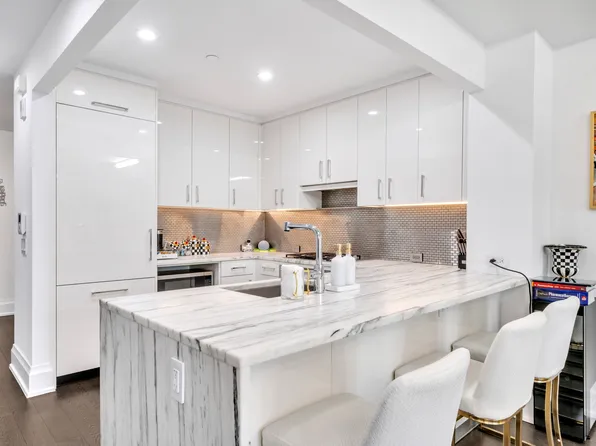 50 Riverside Boulevard image 4 of 28