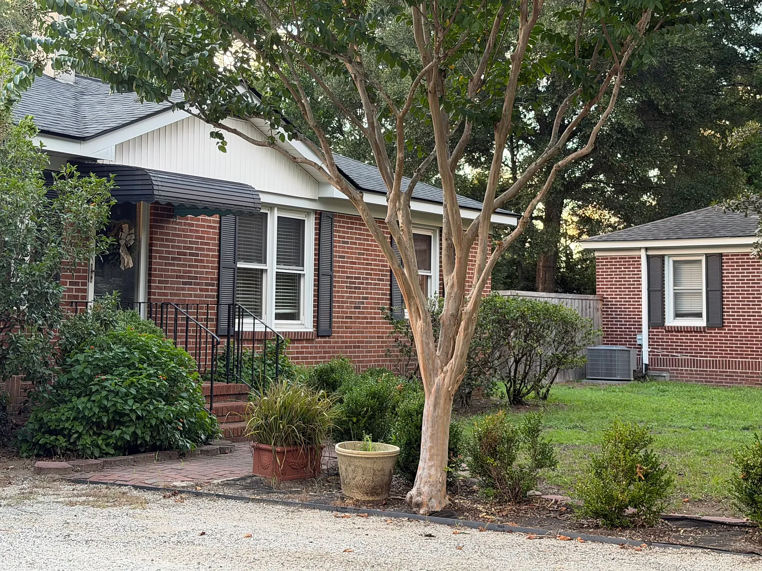 3 bed, 1050 sqft, $3,100 — Photo 2