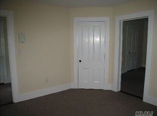 301 Vernon Valley Rd, Northport, NY 11768