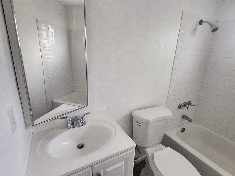 2302 E Broadway Rd — Photo 14