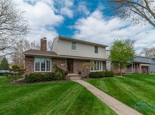 882 Maple Ln, Waterville, OH 43566