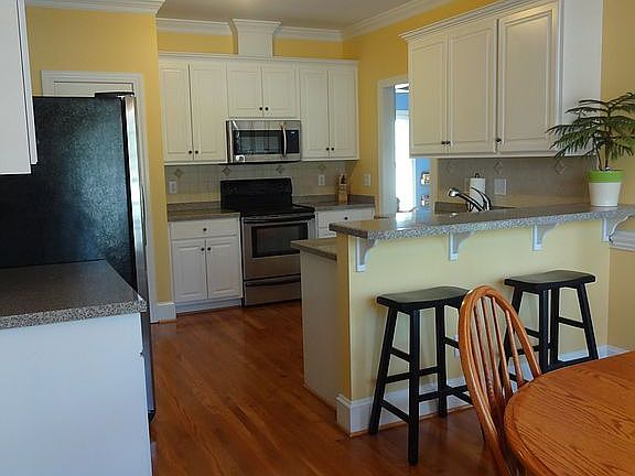 3rd image of 4601 Southlea Dr